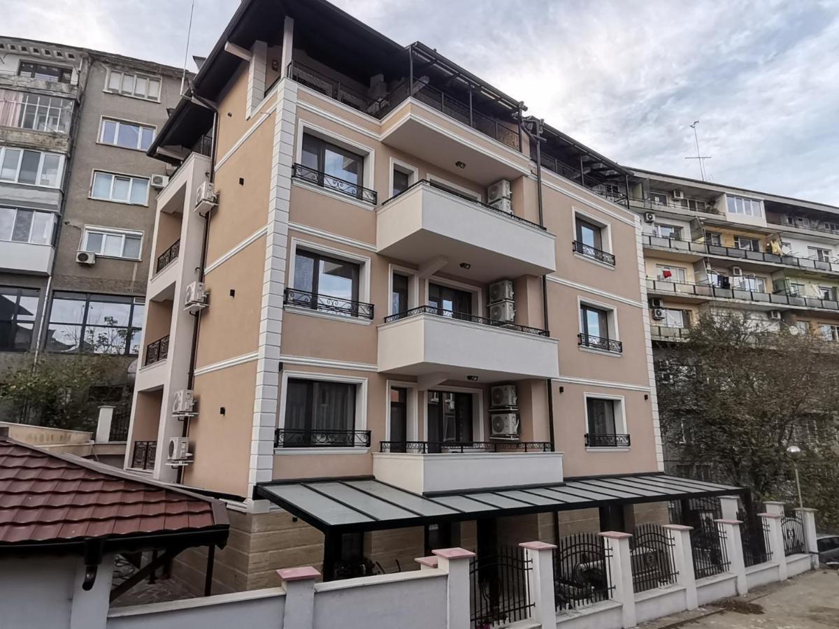 Family Boutique Residence-Free Parking Veliko Tărnovo Exteriör bild